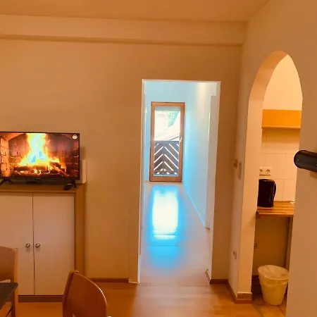 Felix Living 6, Monteurwohnung, 3 Zimmer, Getrennte Betten, Balkon, Parkplatz * Salzweg