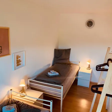 Felix Living 6, Monteurwohnung, 3 Zimmer, Getrennte Betten, Balkon, Parkplatz Salzweg